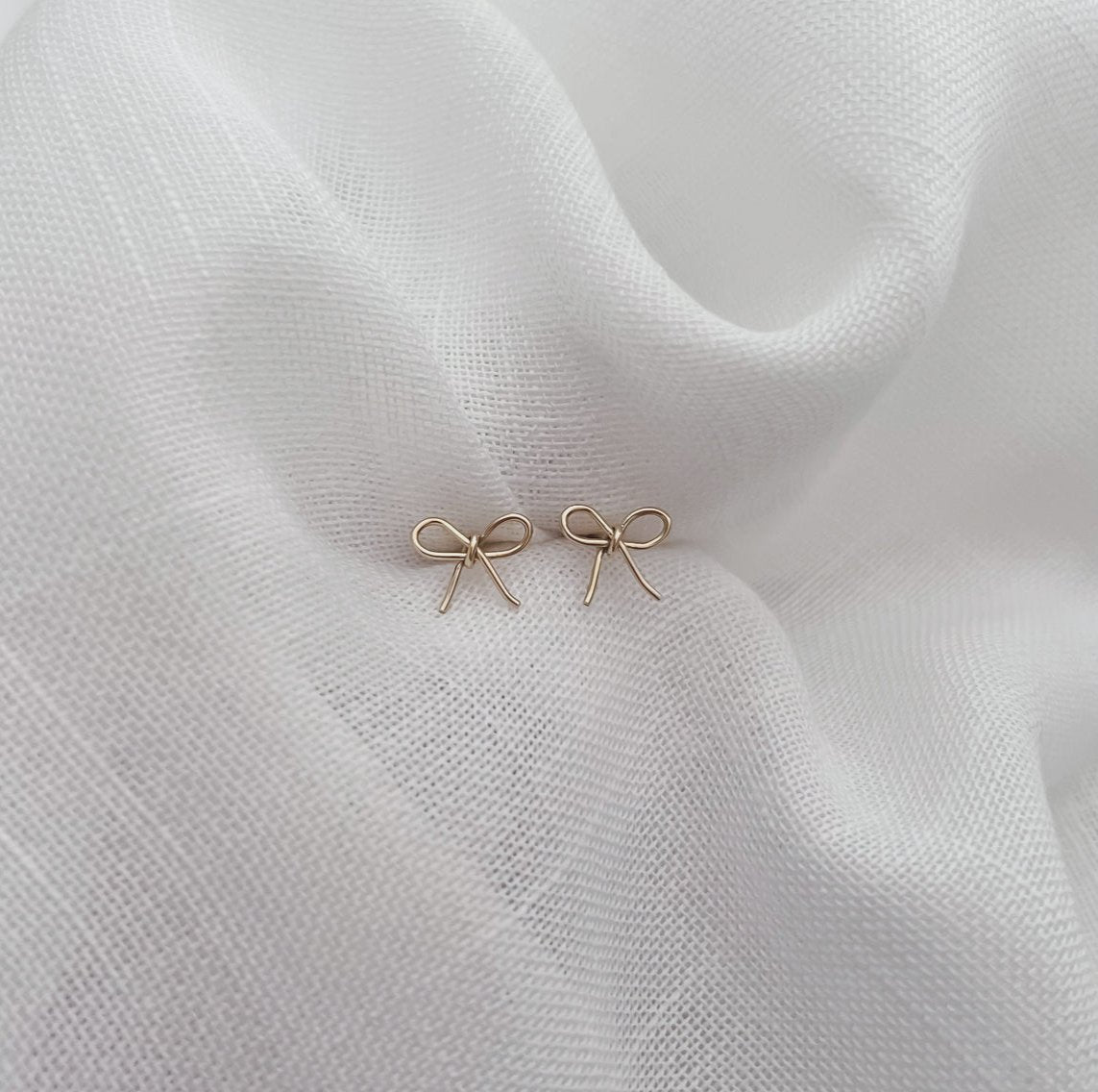 Australian 9ct Solid Gold Bow Studs